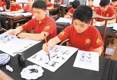 海外華文教育駛?cè)搿翱燔?chē)道” 借“一帶一路”騰飛